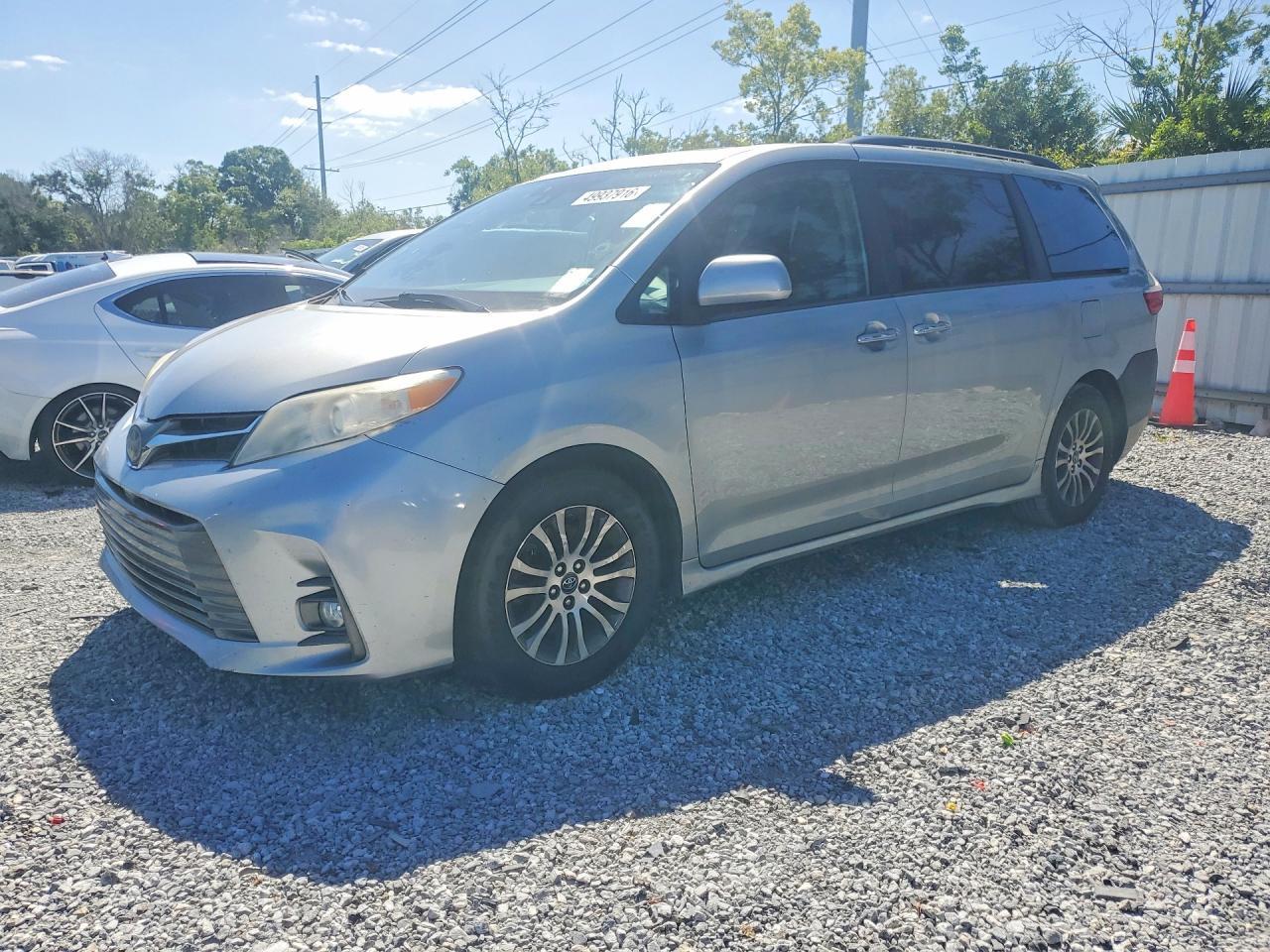 TOYOTA SIENNA