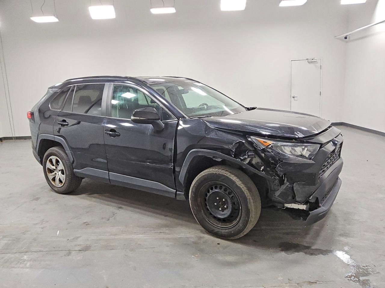 2019 TOYOTA RAV4 — фото 4