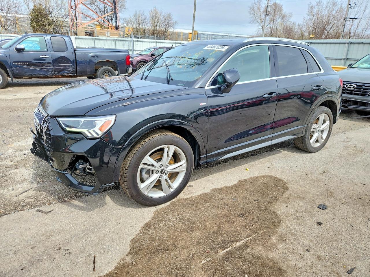 AUDI Q3