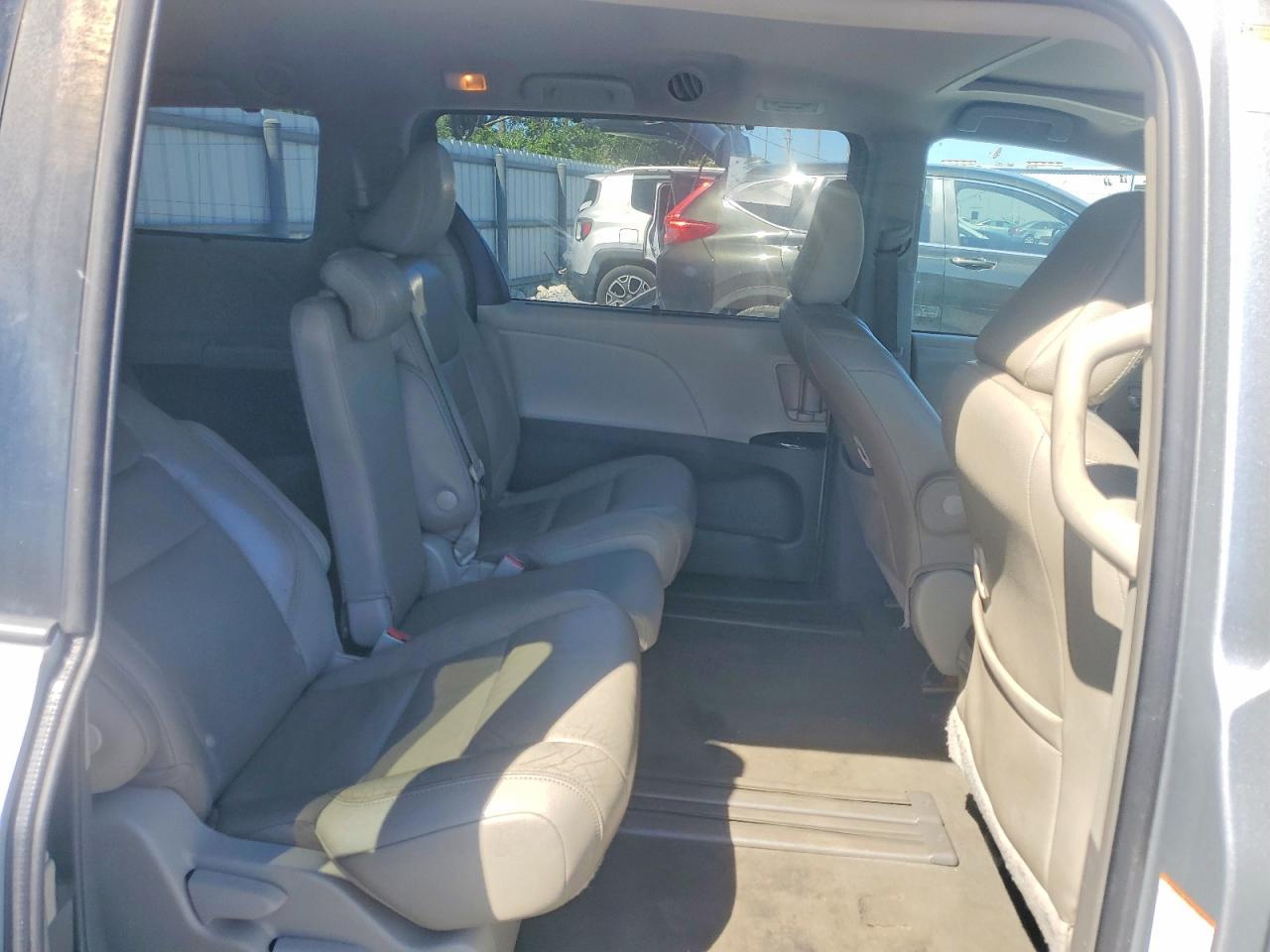TOYOTA SIENNA