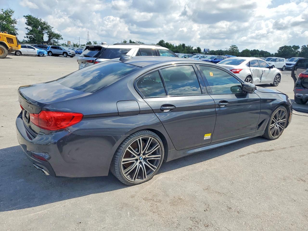 2019 BMW 5 SERIES — фото 3