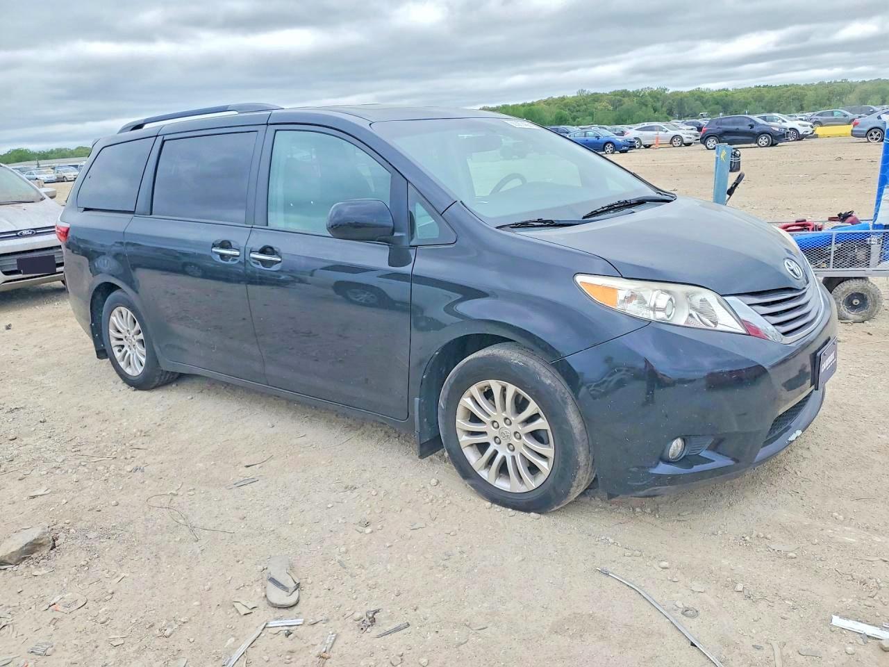 2015 TOYOTA SIENNA — фото 4