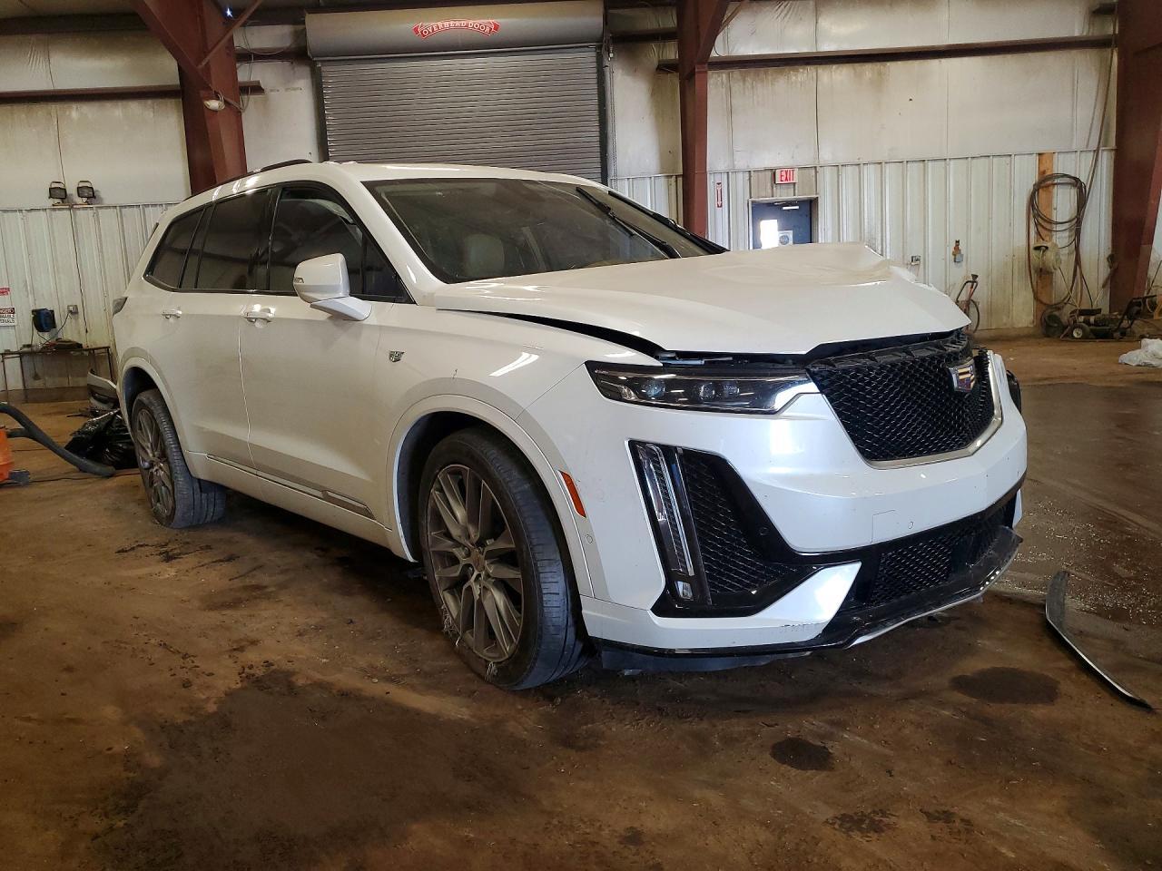 CADILLAC XT6