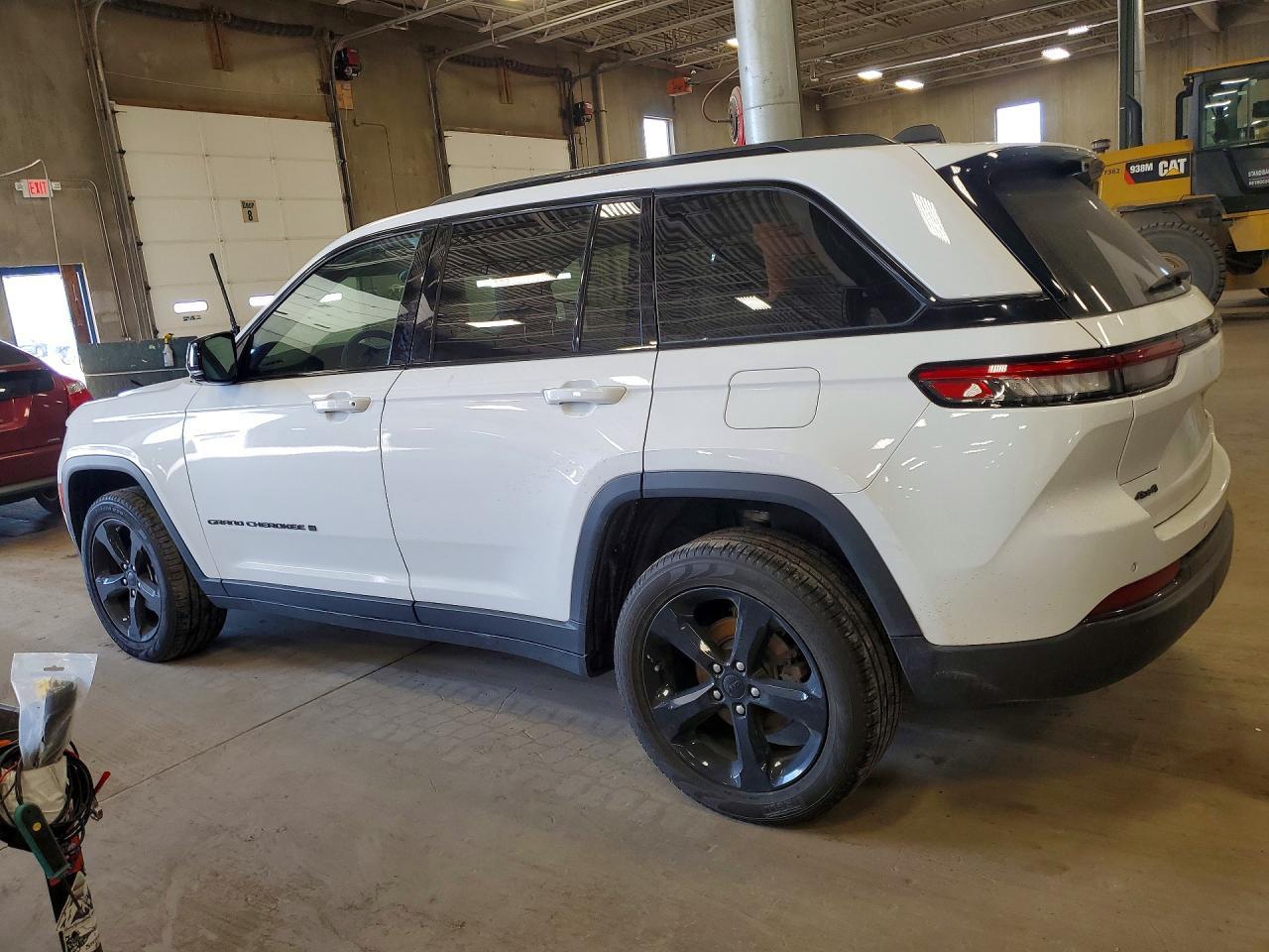 2023 JEEP GRAND CHEROKEE — фото 2