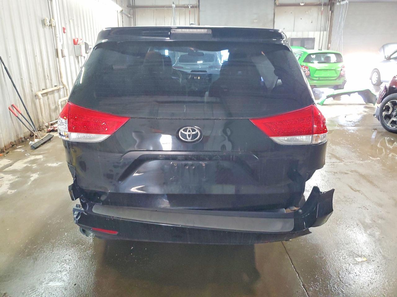 2013 TOYOTA SIENNA — фото 6