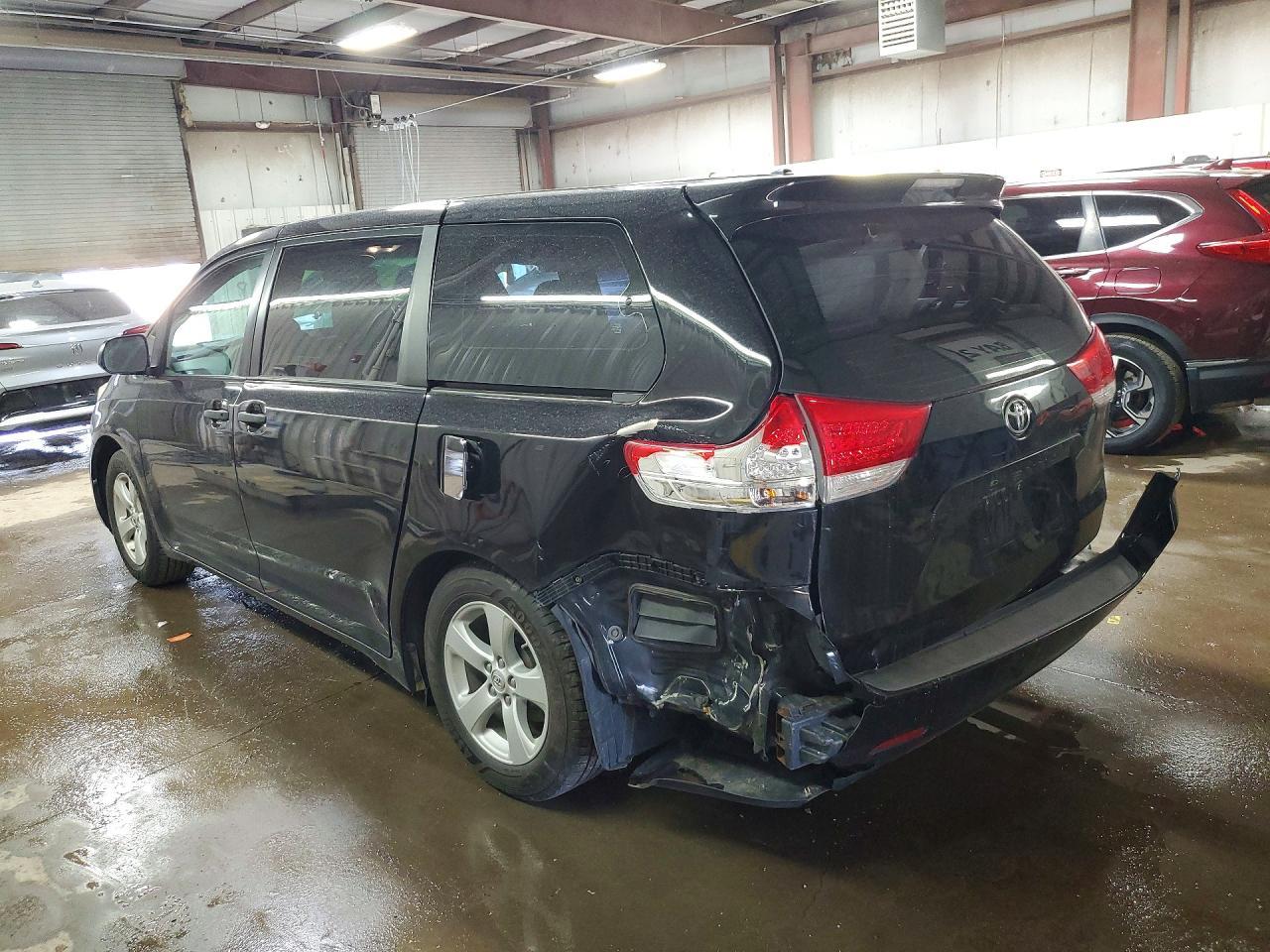 2013 TOYOTA SIENNA — фото 2