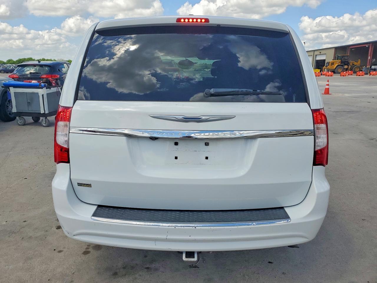 CHRYSLER TOWN & COUNTRY
