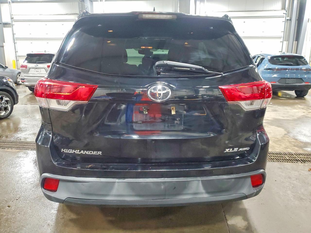 2017 TOYOTA HIGHLANDER — фото 6