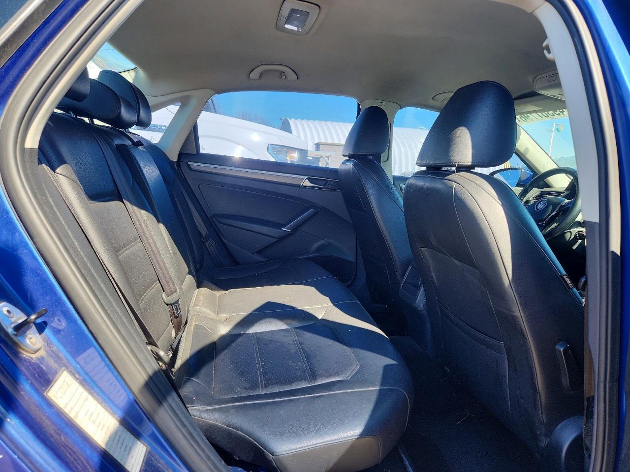 2017 VOLKSWAGEN PASSAT — фото 10