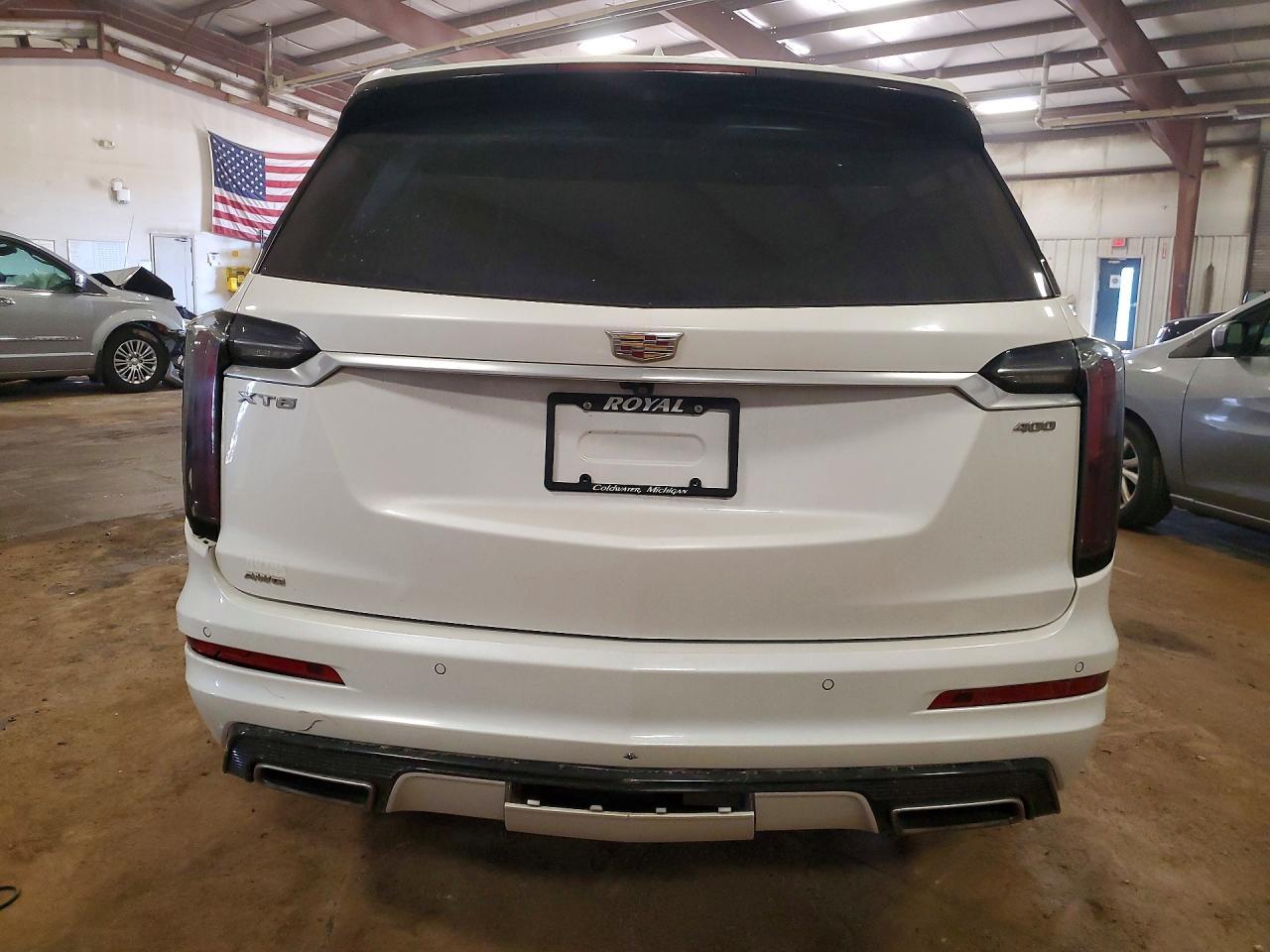 CADILLAC XT6