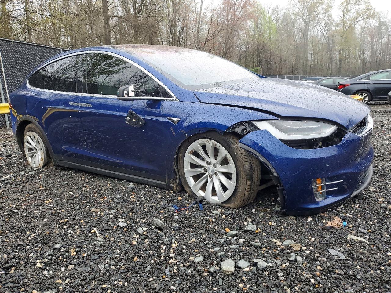 2019 TESLA MODEL X — фото 4