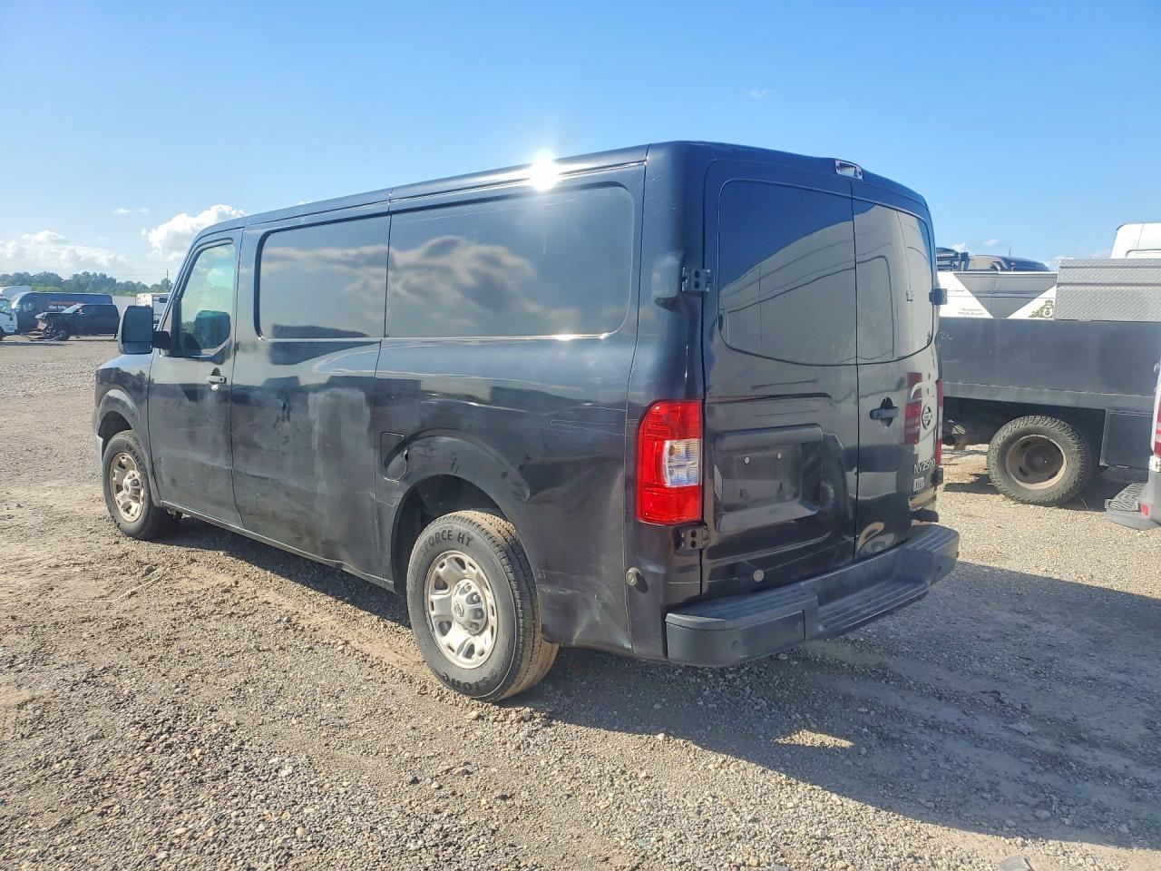 NISSAN NV