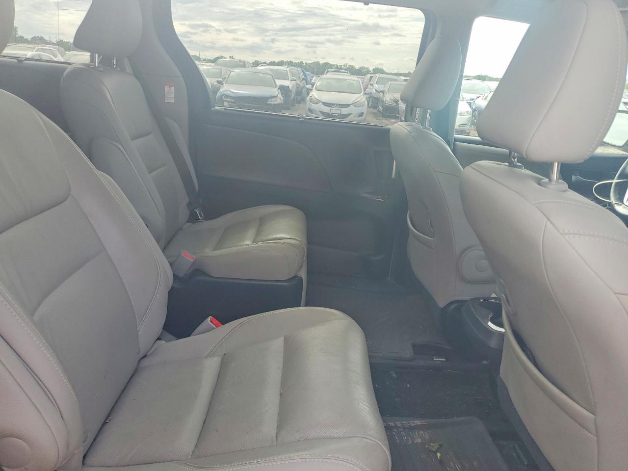 2015 TOYOTA SIENNA — фото 11