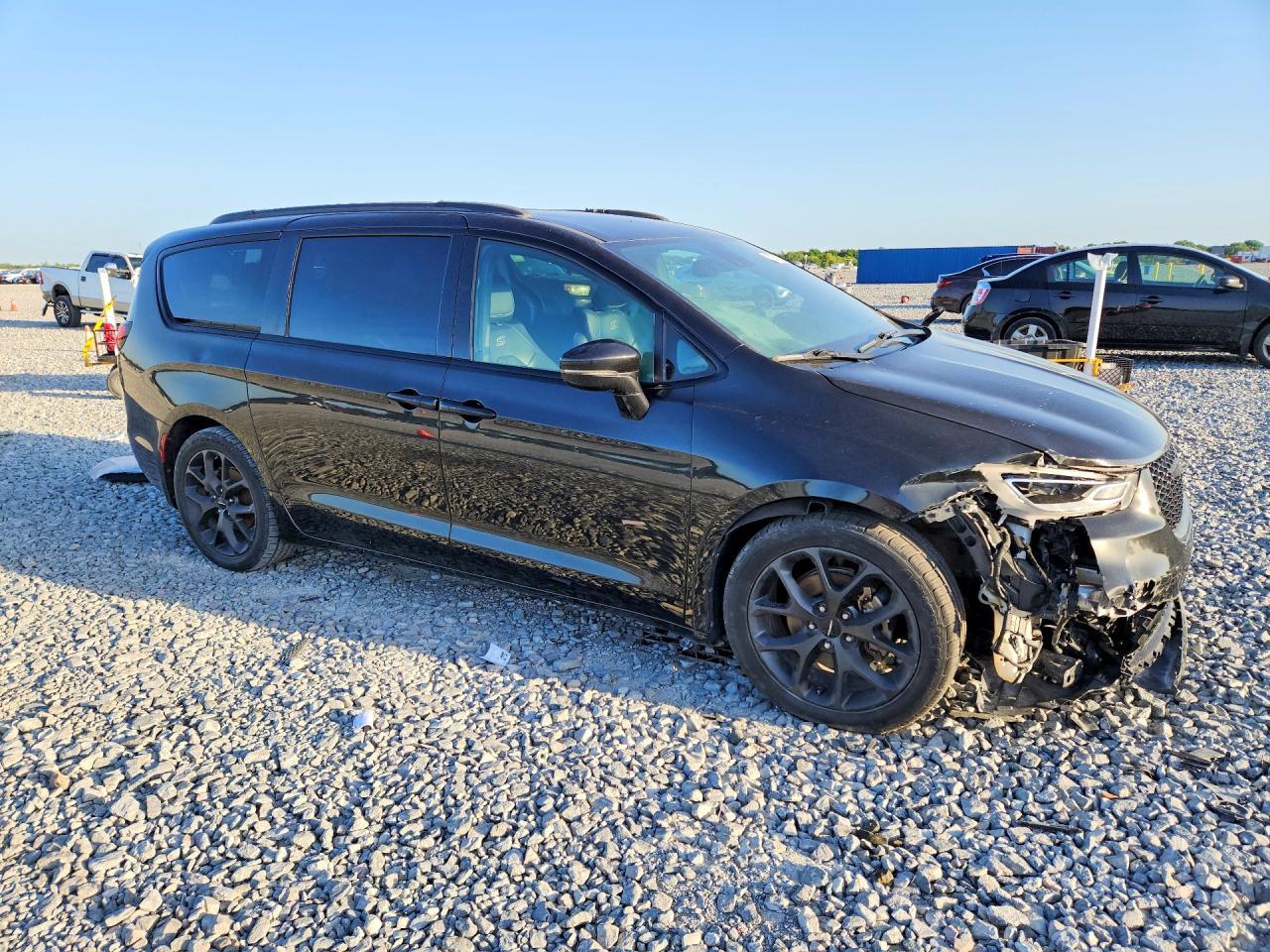 CHRYSLER PACIFICA