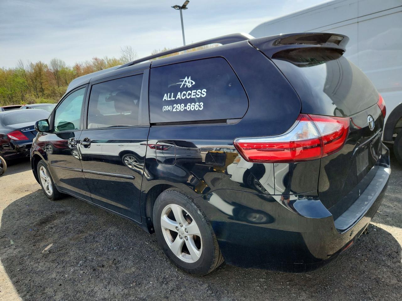 TOYOTA SIENNA