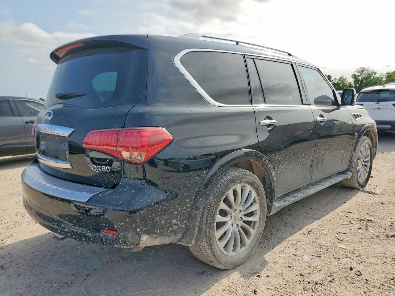 2017 INFINITI QX80 — фото 3