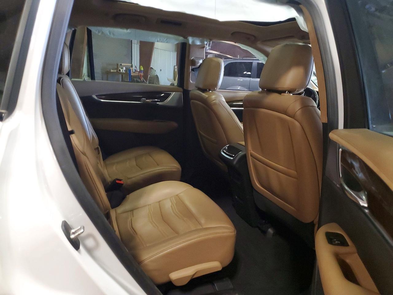 CADILLAC XT6