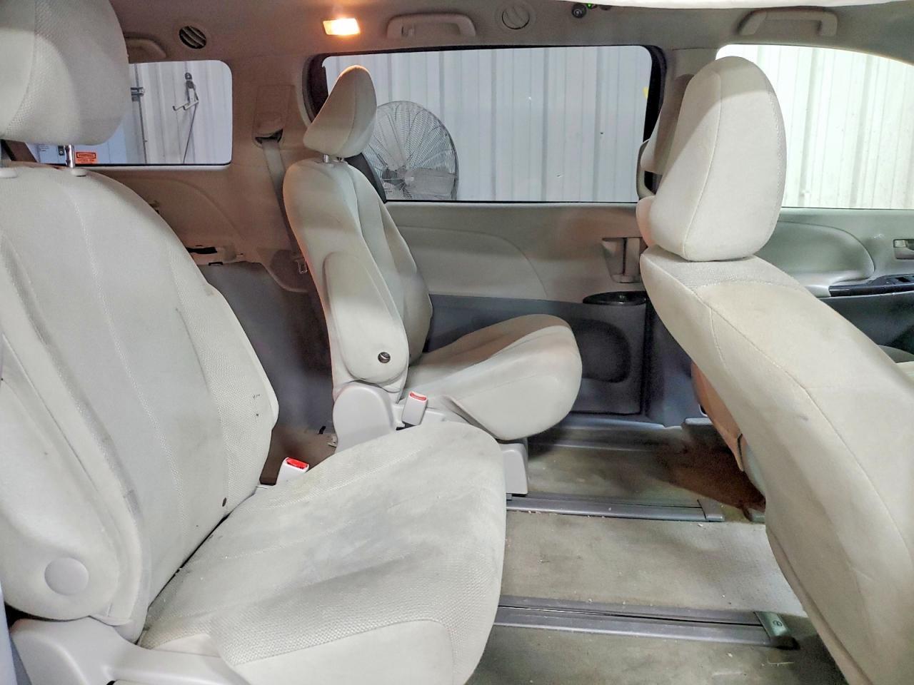 2013 TOYOTA SIENNA — фото 10