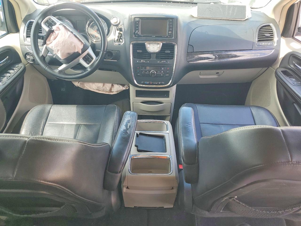 CHRYSLER TOWN & COUNTRY