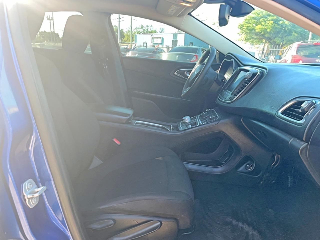 CHRYSLER 200
