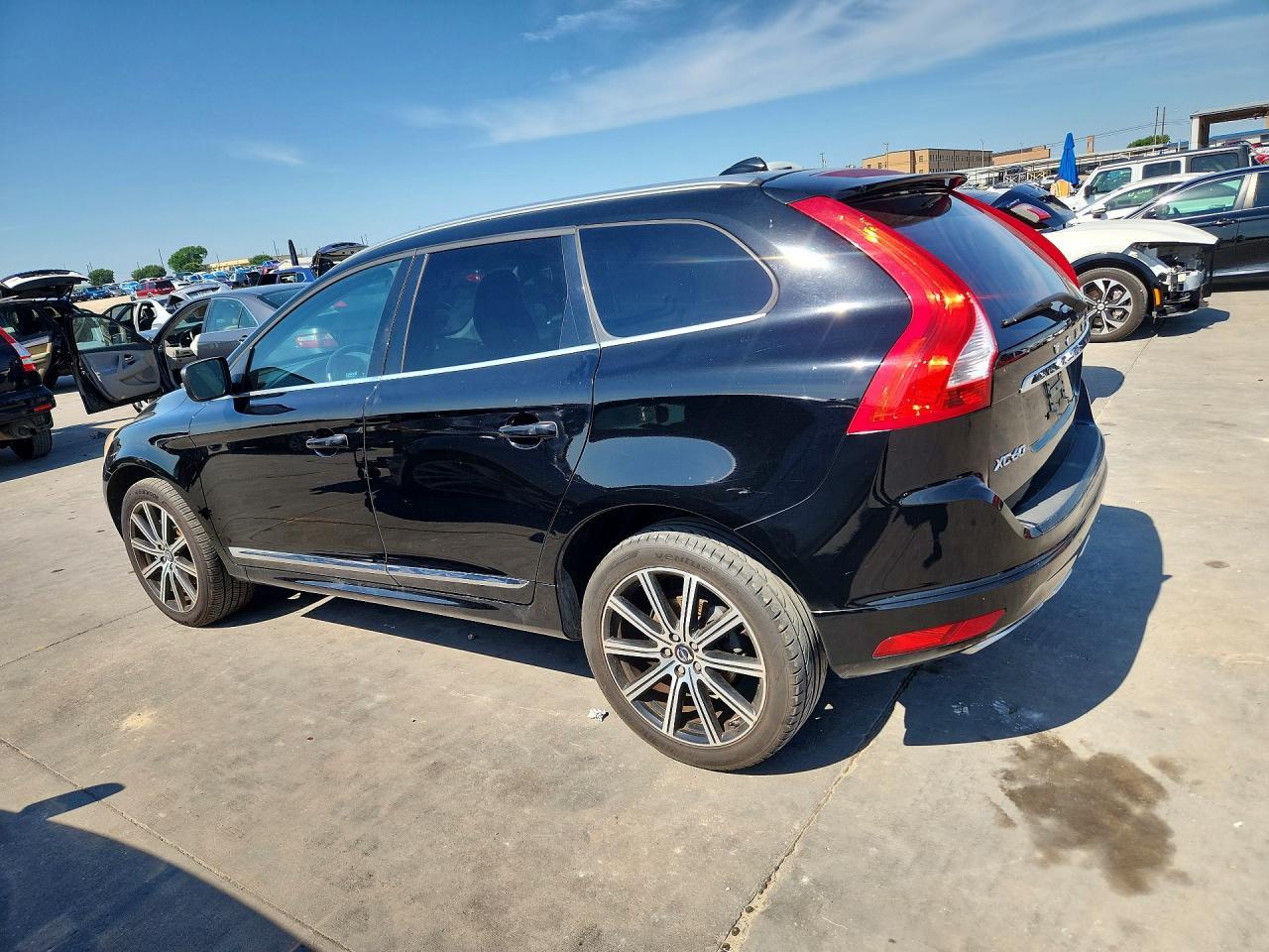 2015 VOLVO XC60 — фото 2