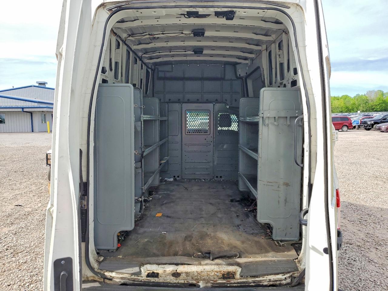 2012 NISSAN NV2500 — фото 10