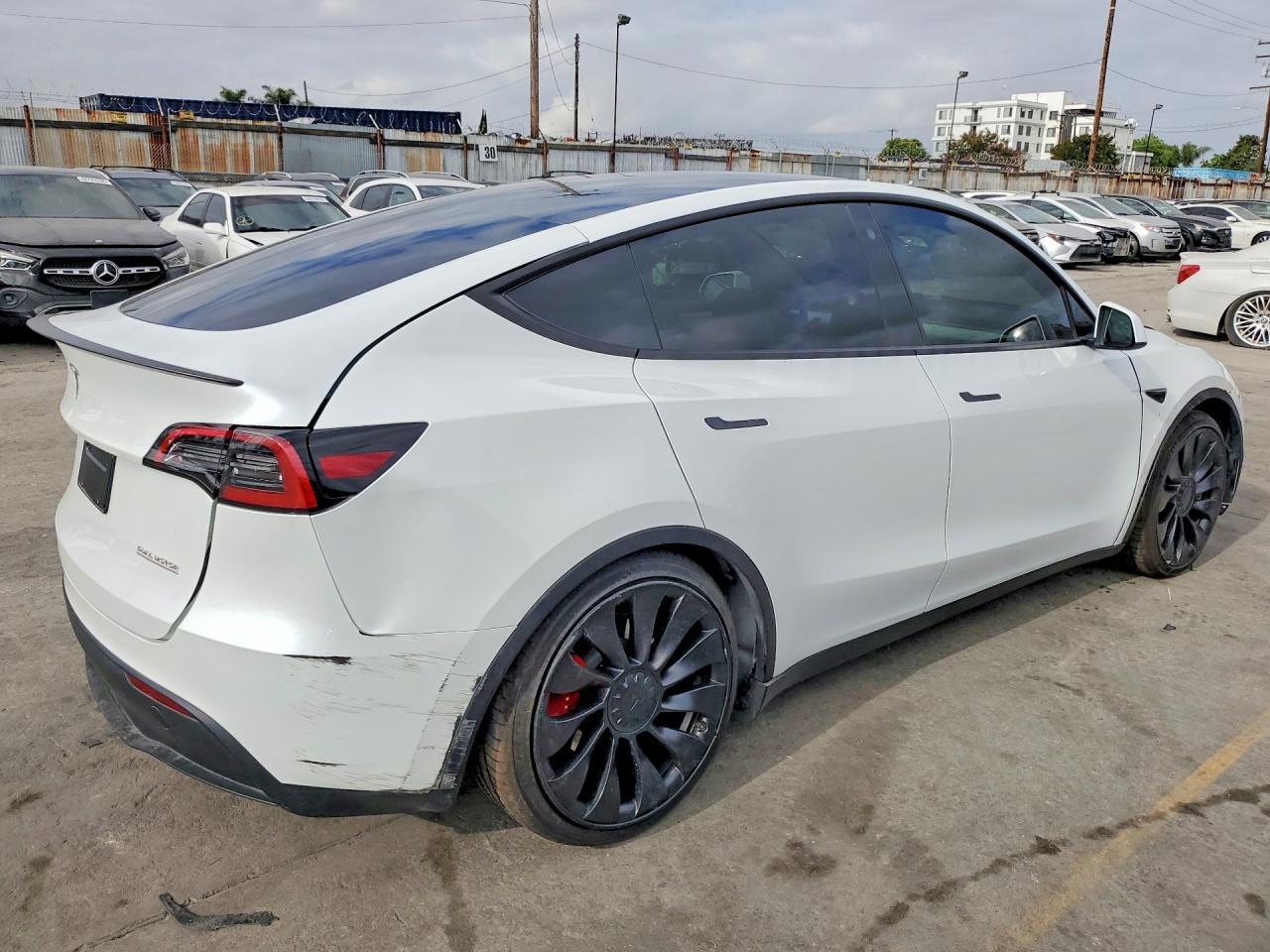 TESLA MODEL Y
