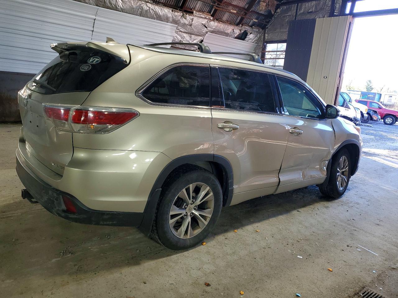 TOYOTA HIGHLANDER