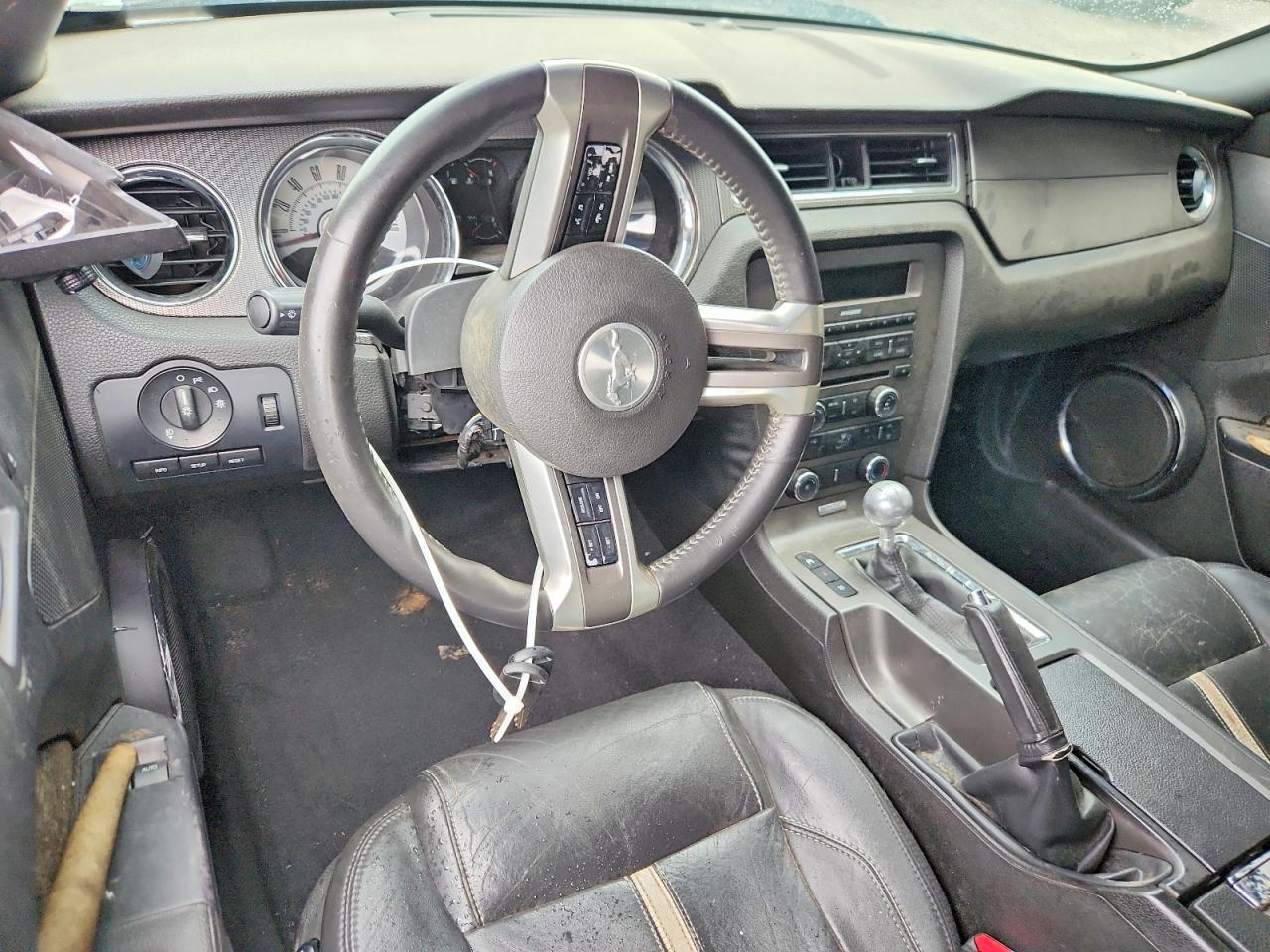 FORD MUSTANG