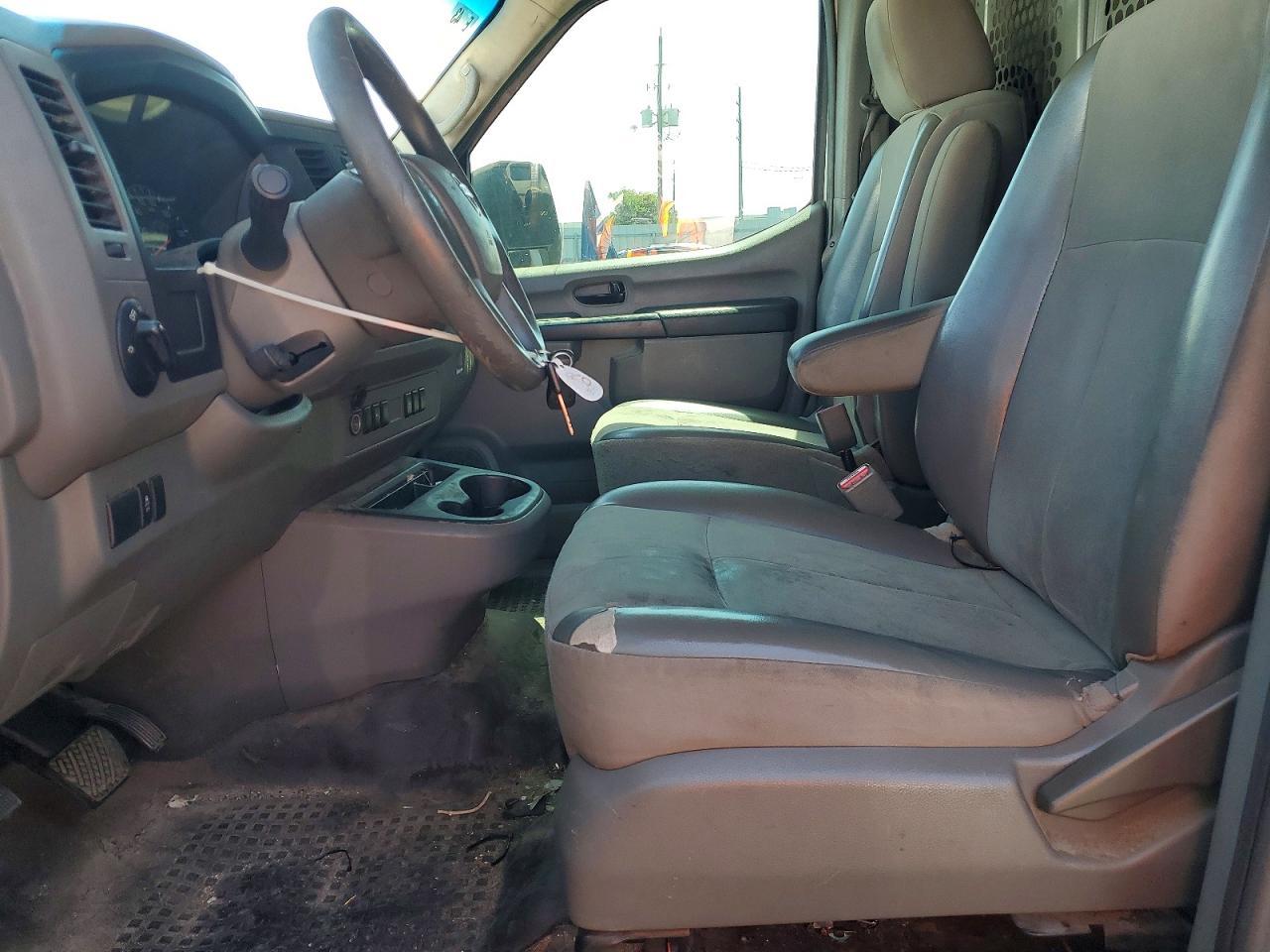 NISSAN NV