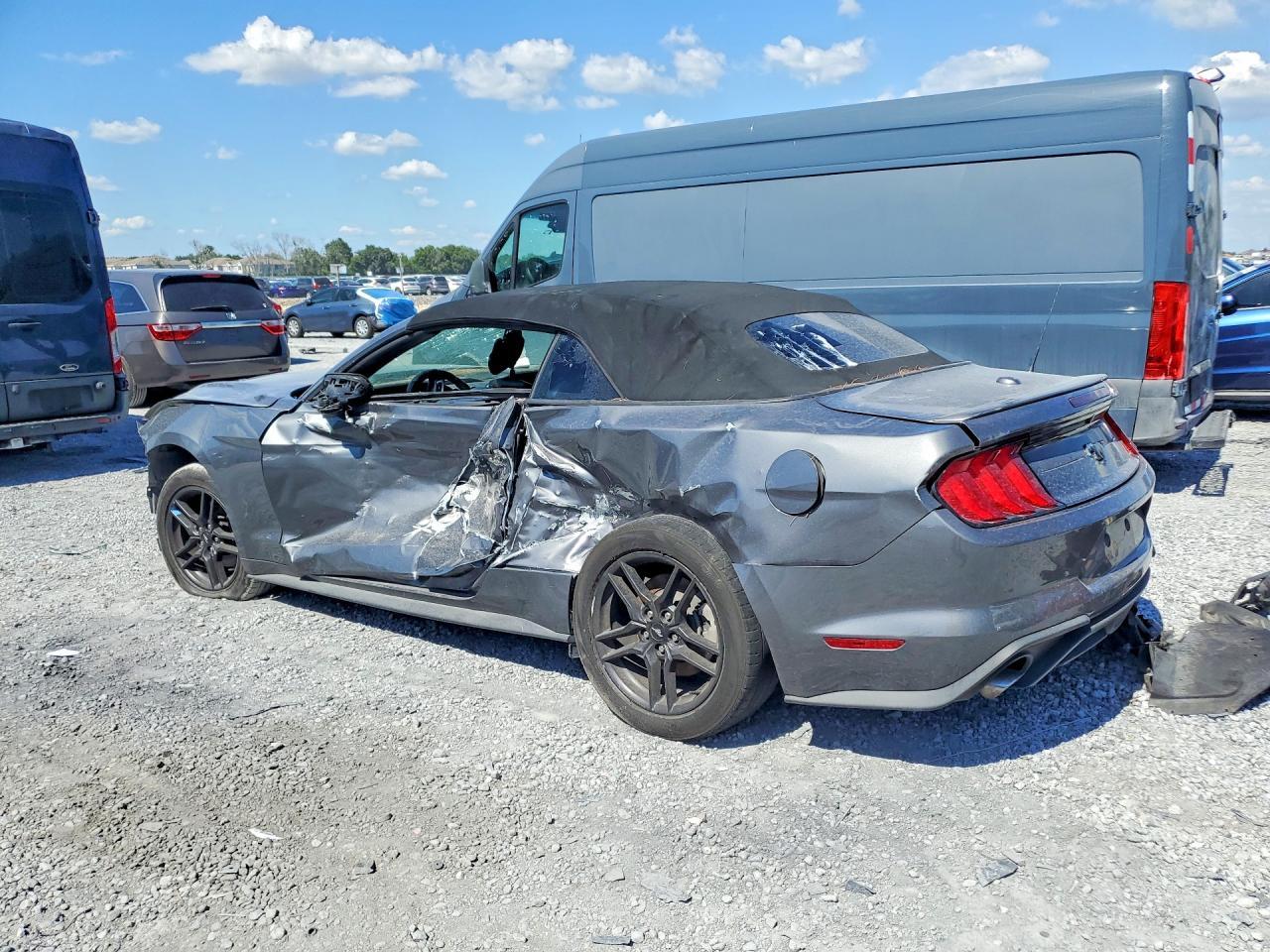 FORD MUSTANG