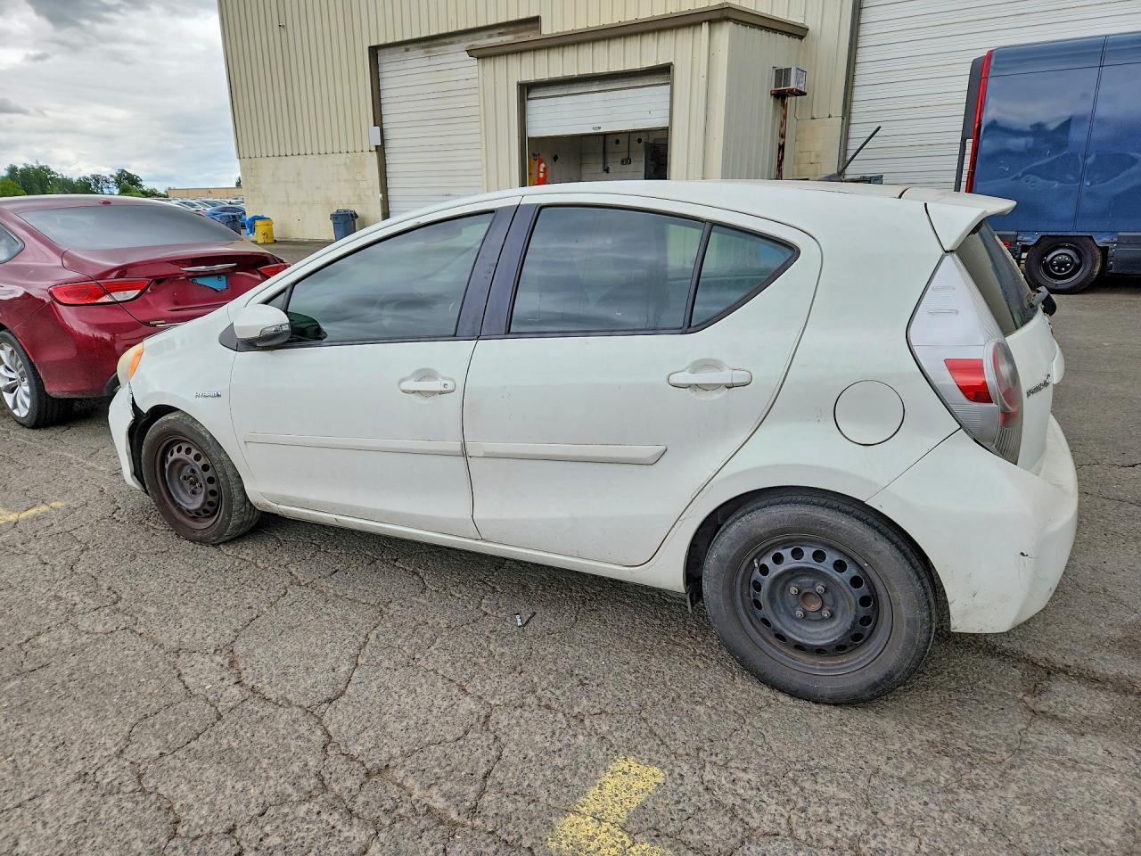 2013 TOYOTA PRIUS C — фото 2