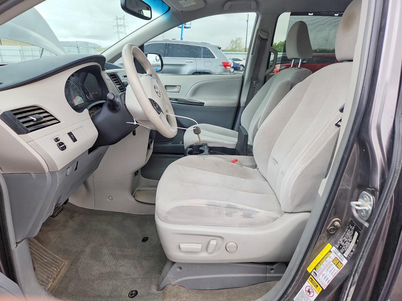 2013 TOYOTA SIENNA — фото 7