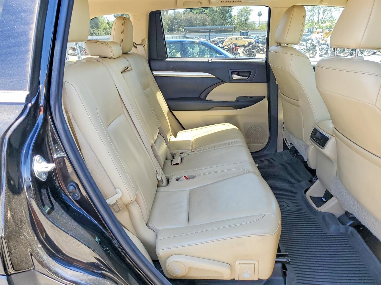 2016 TOYOTA HIGHLANDER — фото 11