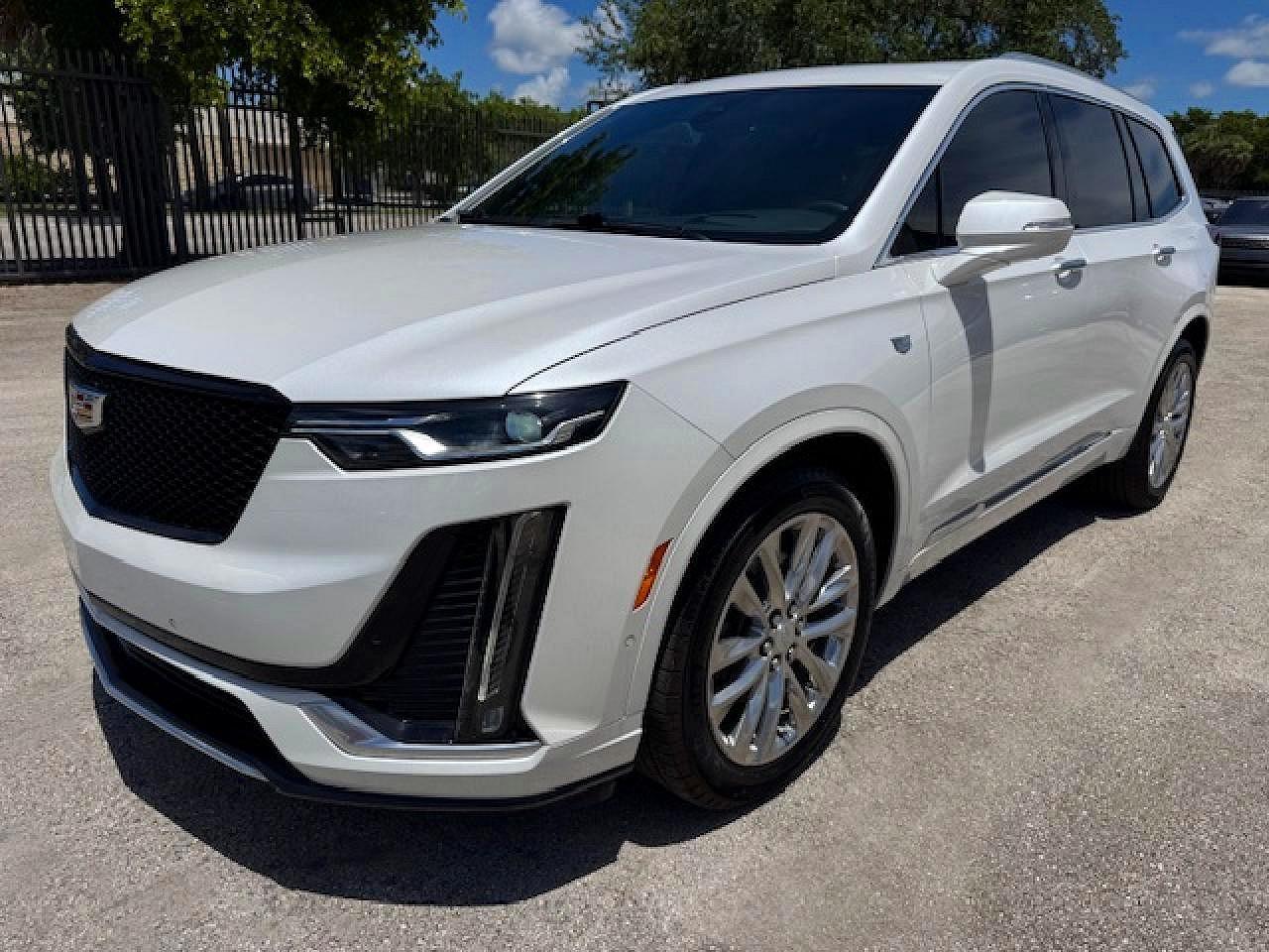 CADILLAC XT6