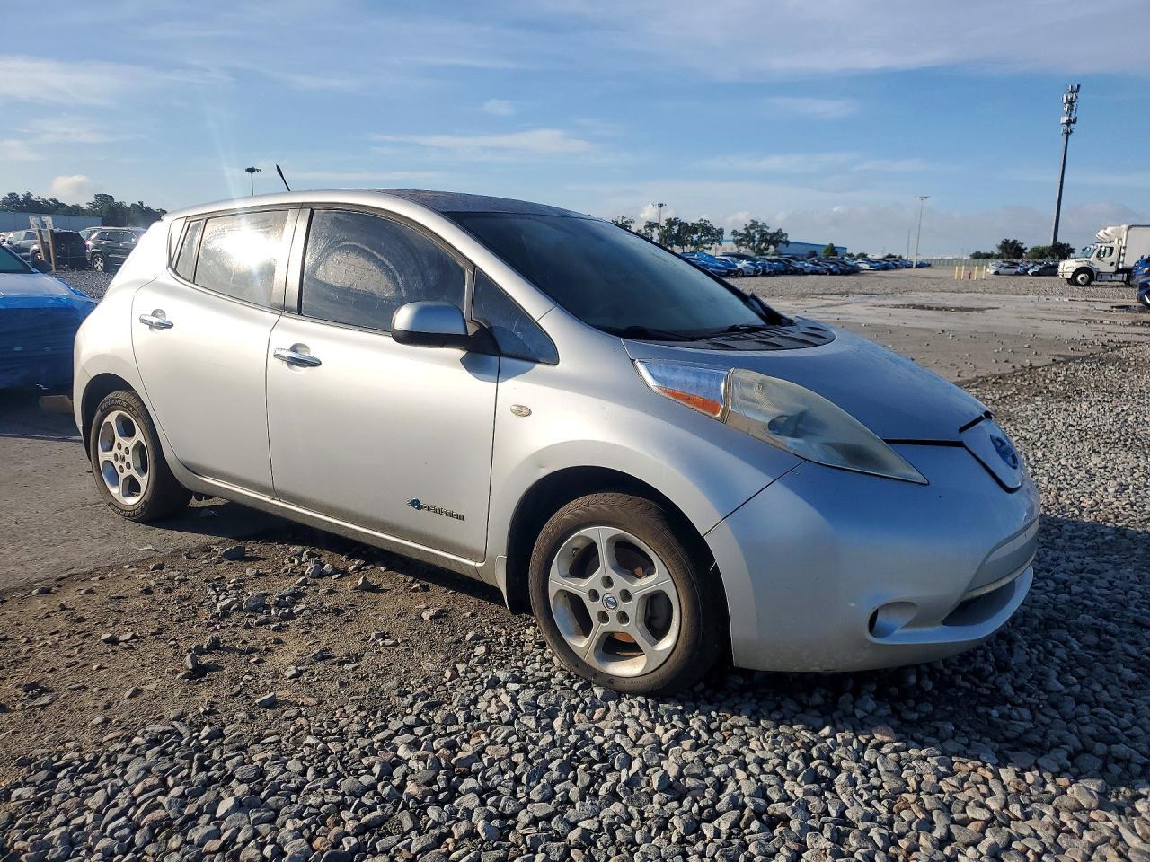 2012 NISSAN LEAF — фото 4
