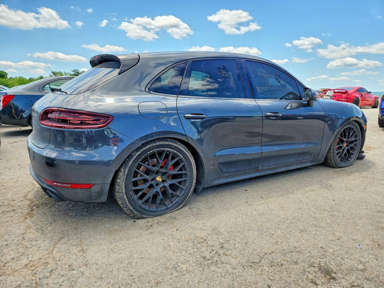 PORSCHE MACAN