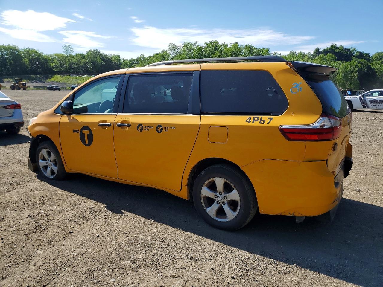2016 TOYOTA SIENNA — фото 2