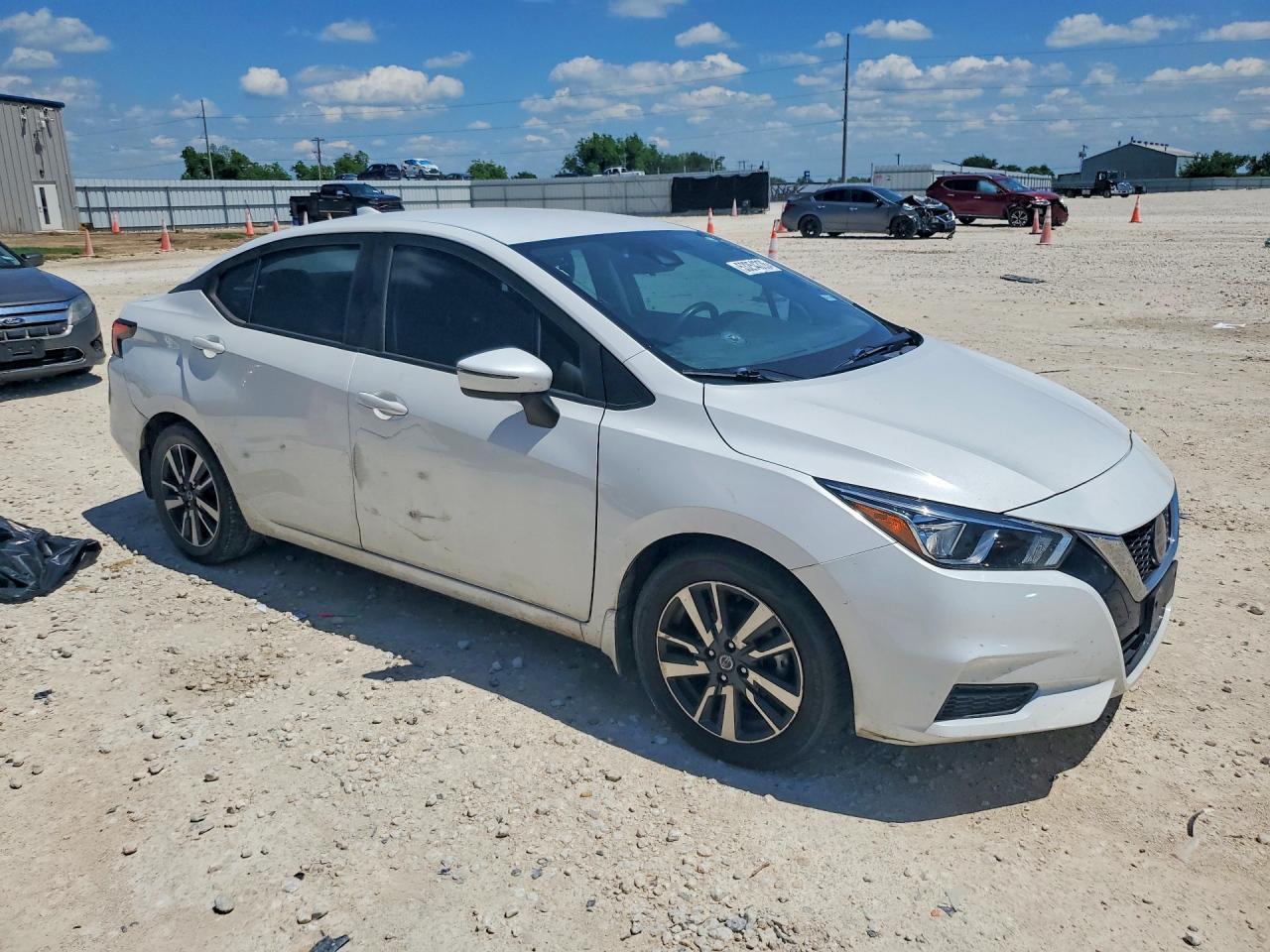 NISSAN VERSA