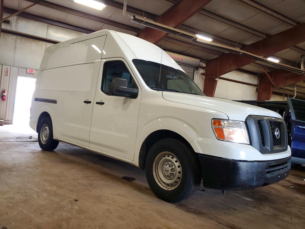 NISSAN NV