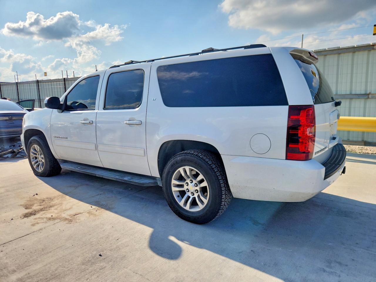 2014 CHEVROLET SUBURBAN — фото 2