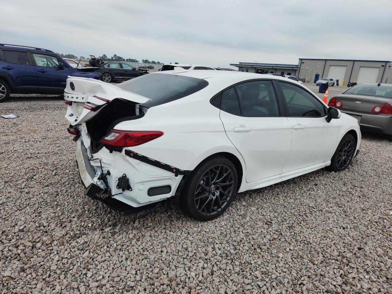 2025 TOYOTA CAMRY HYBRID — фото 3