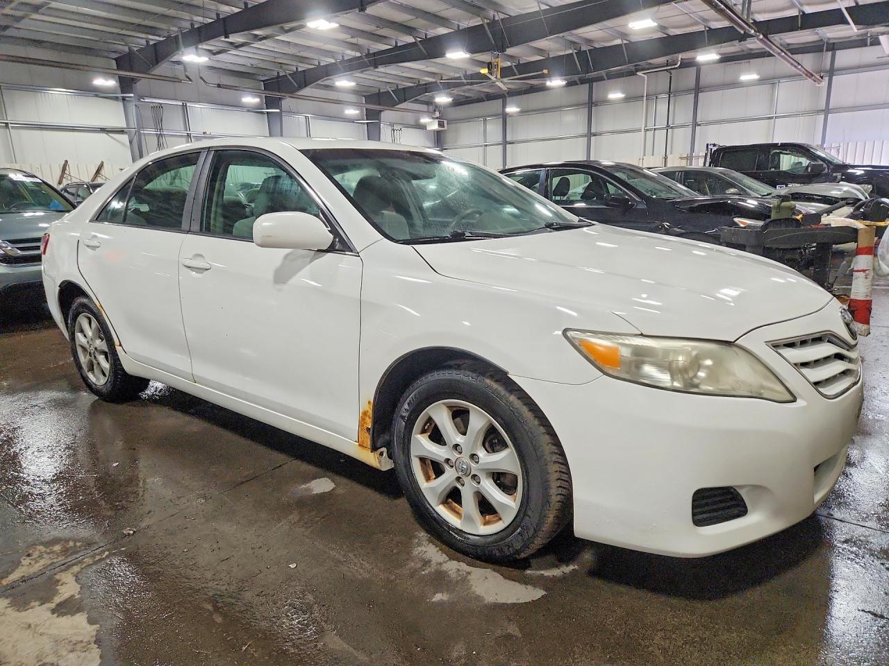 2011 TOYOTA CAMRY — фото 4
