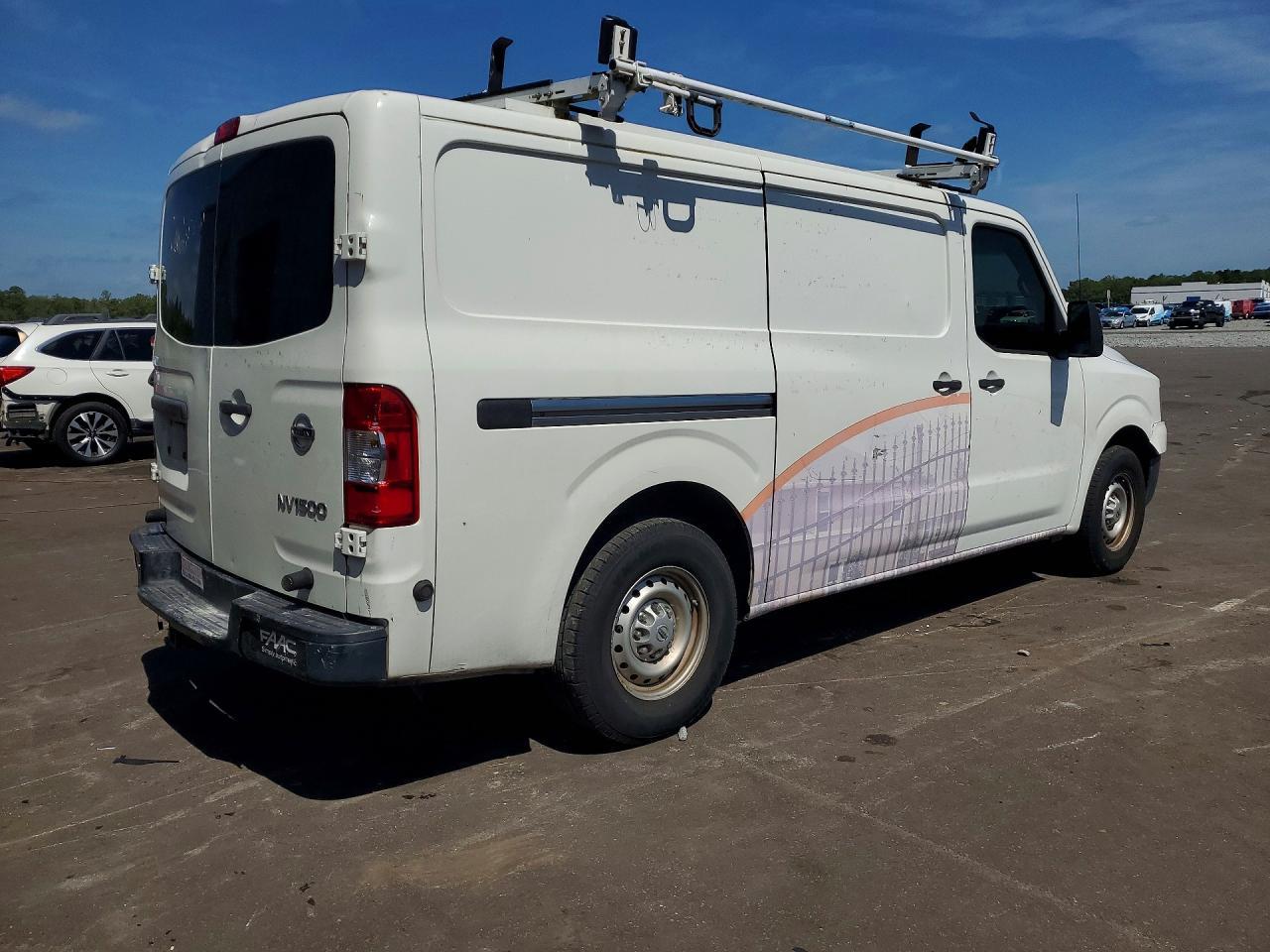 NISSAN NV