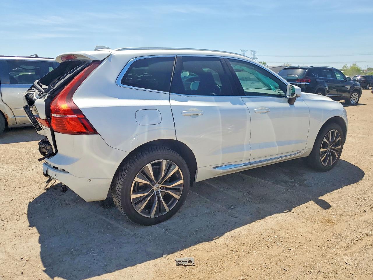 2022 VOLVO XC60 RECHARGE — фото 3