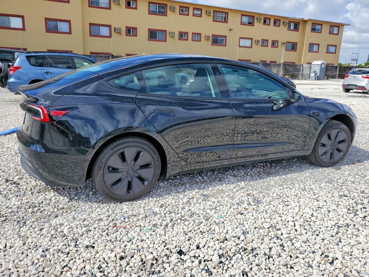 2026 TESLA MODEL 3 — фото 3