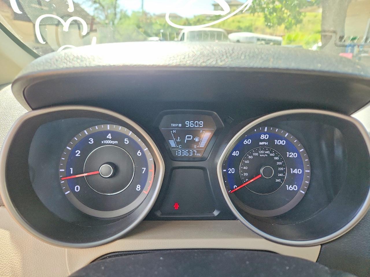 HYUNDAI ELANTRA