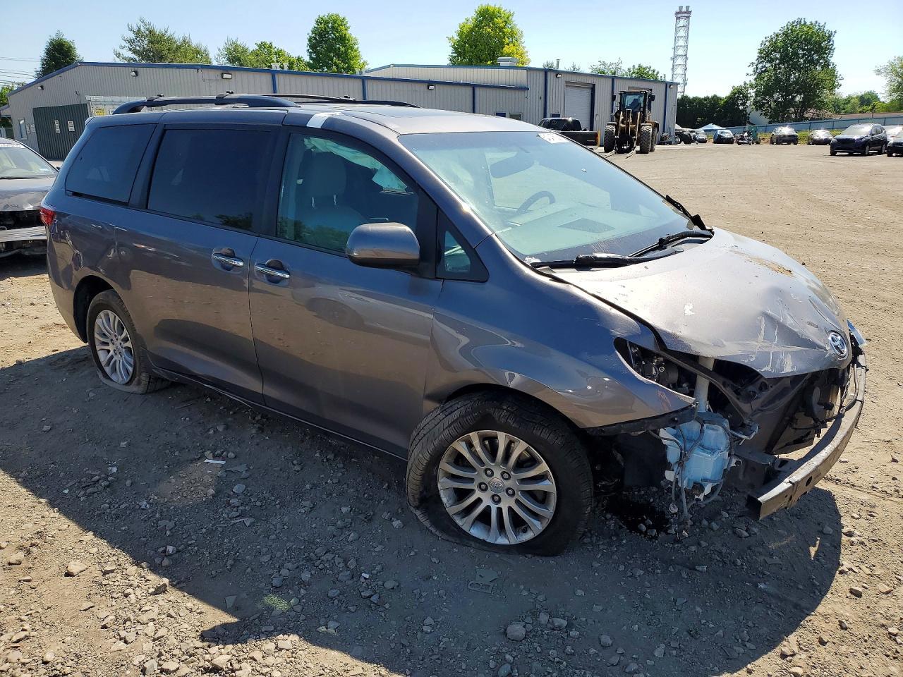 2017 TOYOTA SIENNA — фото 4