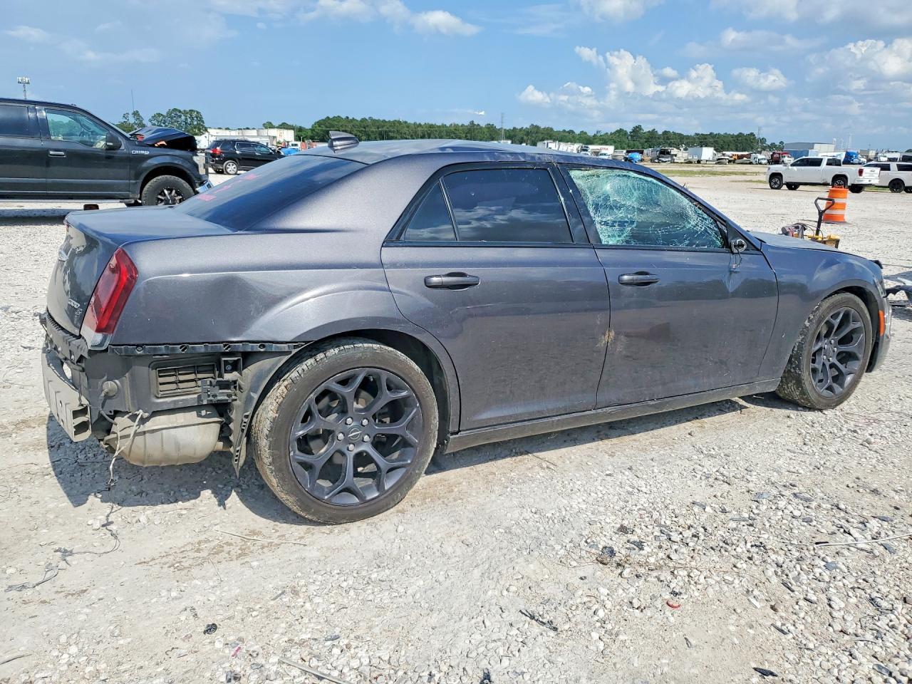 2019 CHRYSLER 300 — фото 3