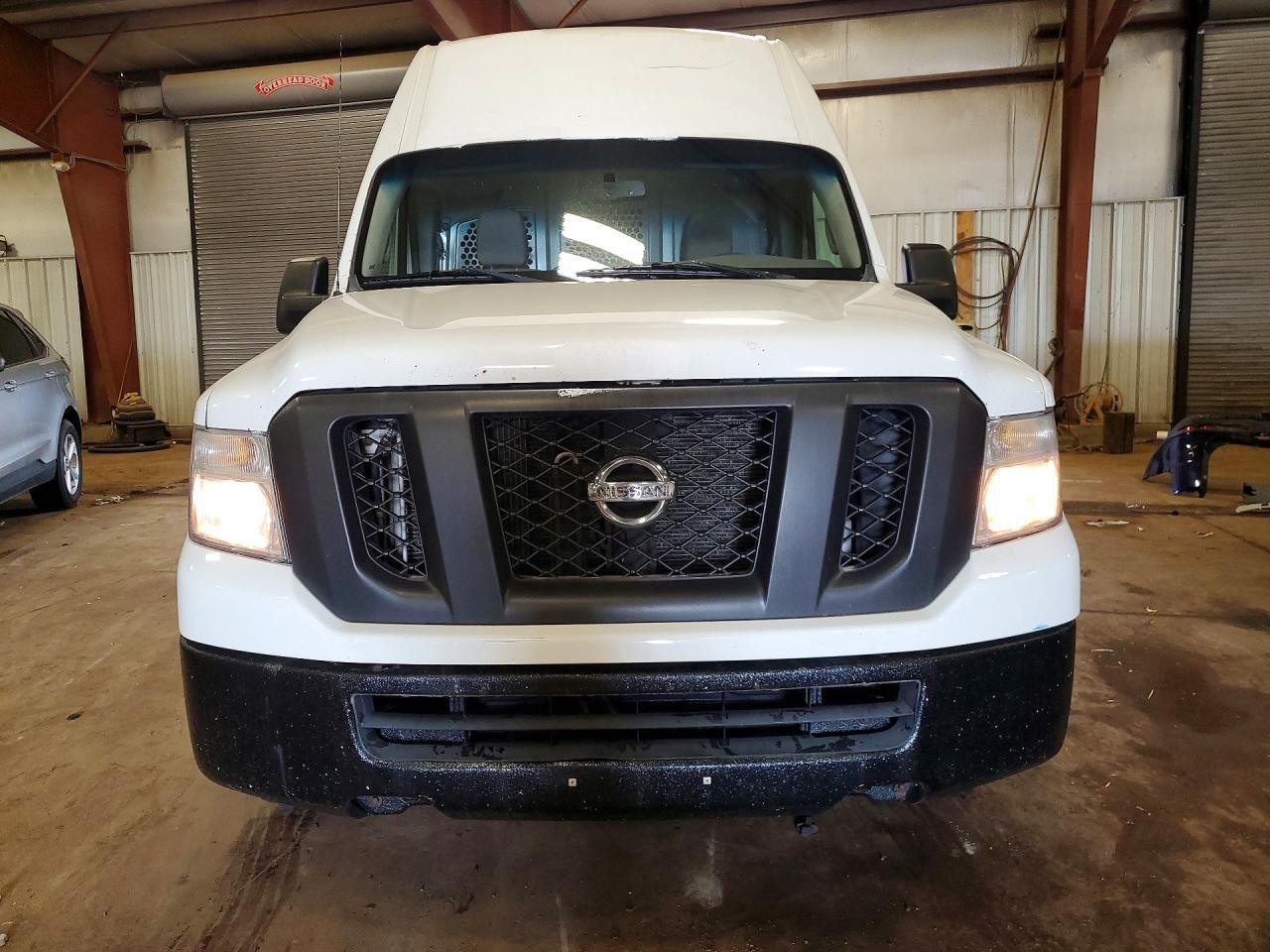 NISSAN NV